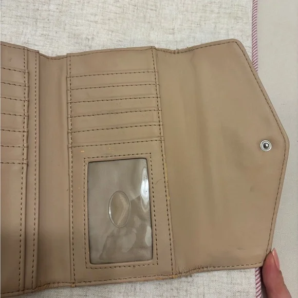 GUESS Women's Wallet - Picture 9 of 10